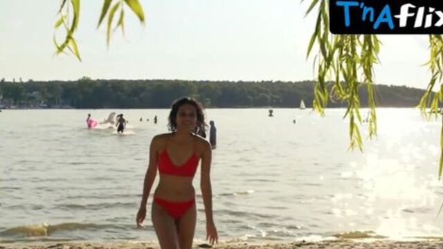 Safinaz Sattar Bikini Scene  in Unorthodox