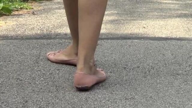 Veiny feet walking # 1