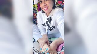 deedeerican has the sexiest feet ever aqua toes