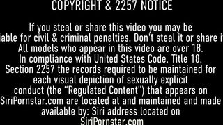 Amazing Finger Fucker Siri Pornstar Moans So Rough While Rubbing Her Clit!