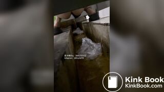 Beautiful women pooping in the toilet 73