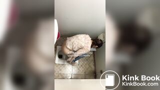 Beautiful women pooping in the toilet 74