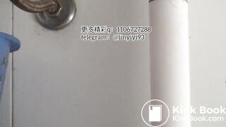 Beautiful women pooping in the toilet 81