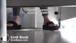 Beautiful women pooping in the toilet 81