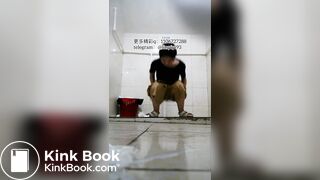 Beautiful women pooping in the toilet 82