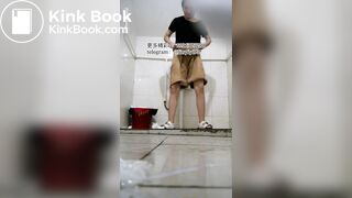 Beautiful women pooping in the toilet 82