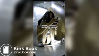 Beautiful women pooping in the toilet 87