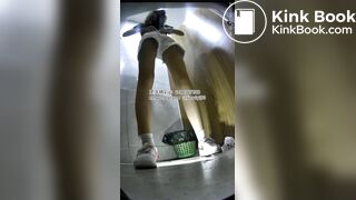 Beautiful women pooping in the toilet 87