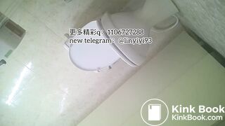 Beautiful women pooping in the toilet 88