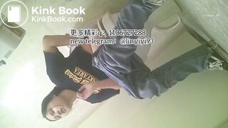 Beautiful women pooping in the toilet 88