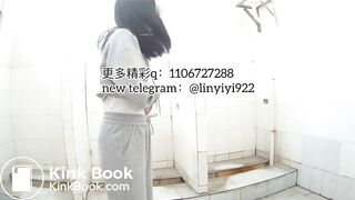 Beautiful women pooping in the toilet 92