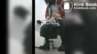 Beautiful women pooping in the toilet 95