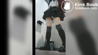 Beautiful women pooping in the toilet 95