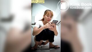 Beautiful women pooping in the toilet 97