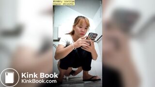 Beautiful women pooping in the toilet 97