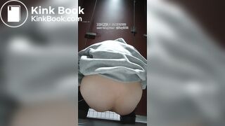 Beautiful women pooping in the toilet 98