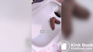 Beautiful women pooping in the toilet 105