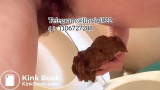 Beautiful women pooping in the toilet 113