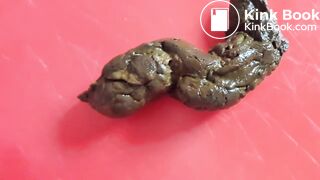 Partie 1, je fais un bon caca et je me masturbe l'anus en portant une sale culotte