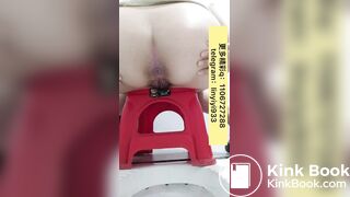 Beautiful women pooping in the toilet 129