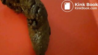 Je défèque et je me donne du plaisir avec mon caca