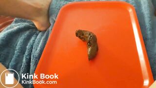 Je défèque et je me donne du plaisir avec mon caca