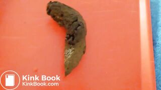 Je défèque et je me donne du plaisir avec mon caca