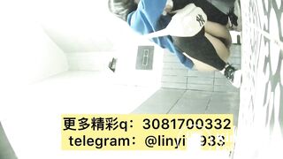 Beautiful women pooping in the toilet 136