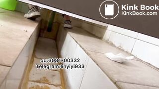 Beautiful women pooping in the toilet 137