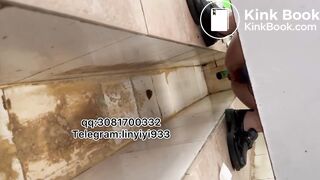 Beautiful women pooping in the toilet 137