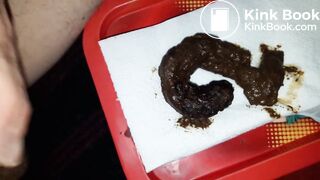 Je te montre comment je fais caca, je me masturbe et je jouis