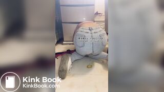 Beautiful women pooping in the toilet 143