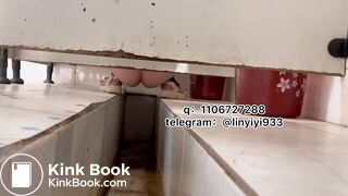 Beautiful women pooping in the toilet 144