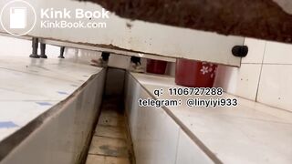 Beautiful women pooping in the toilet 144