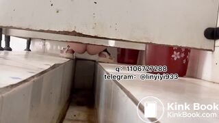 Beautiful women pooping in the toilet 144