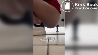 Beautiful women pooping in the toilet 145