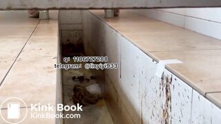 Beautiful women pooping in the toilet 147