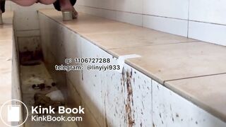 Beautiful women pooping in the toilet 147