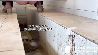 Beautiful women pooping in the toilet 147