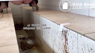 Beautiful women pooping in the toilet 147