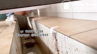 Beautiful women pooping in the toilet 148