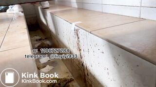 Beautiful women pooping in the toilet 148