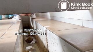 Beautiful women pooping in the toilet 148