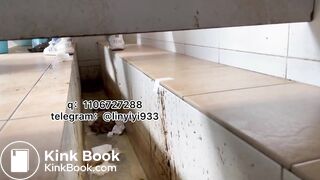 Beautiful women pooping in the toilet 148