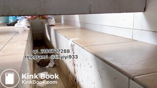 Beautiful women pooping in the toilet 148