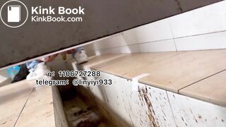 Beautiful women pooping in the toilet 148