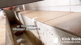 Beautiful women pooping in the toilet 148