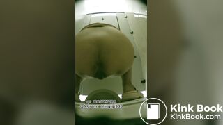 Beautiful women pooping in the toilet 151