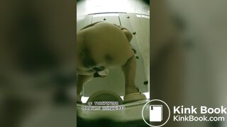 Beautiful women pooping in the toilet 151