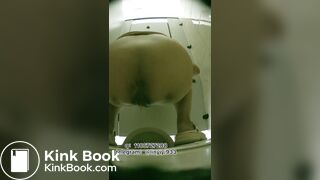 Beautiful women pooping in the toilet 151